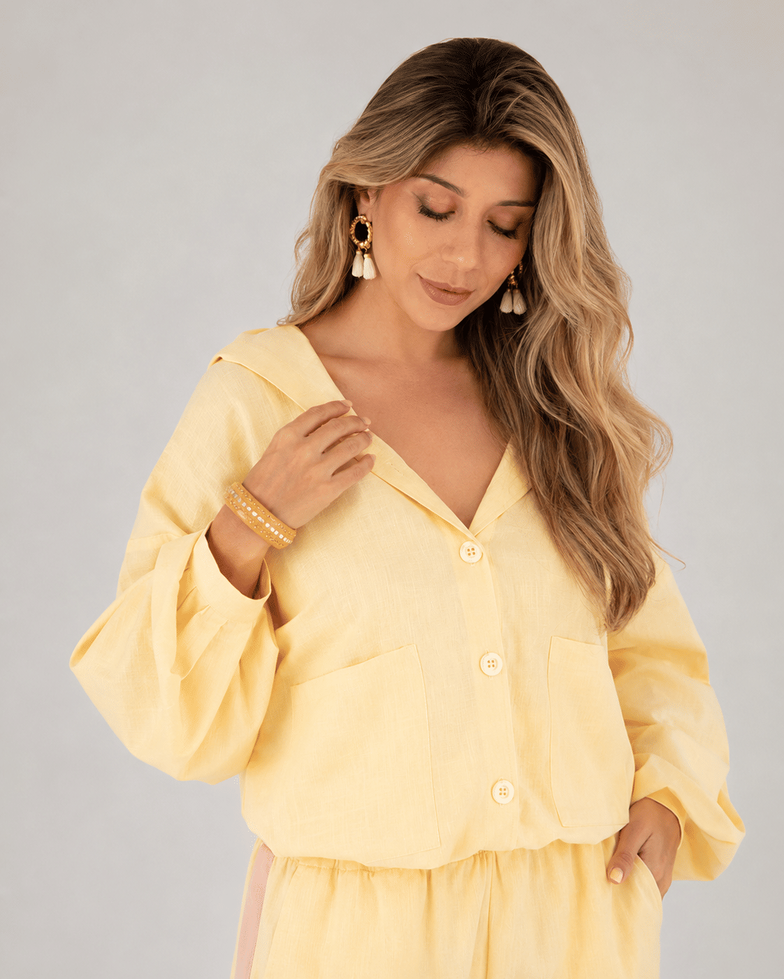 Detalhes da Parka Vania Amarelo Manteiga